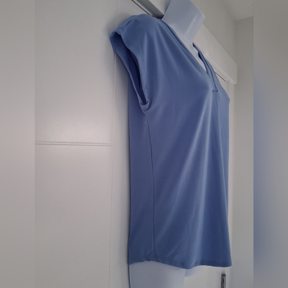 NWT Green Envelope LA/ Light Blue V-Neck Top/ Blouse/ Size US S - Picture 5 of 11